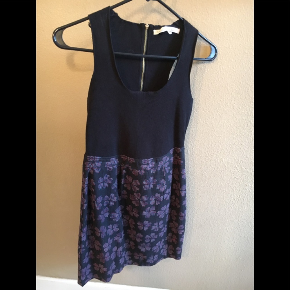 Black and flower 🌸 pattern dress.